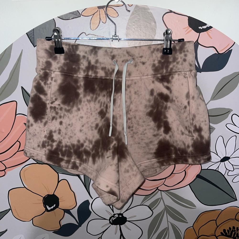 Lululemon Women's Tan and Brown Shorts